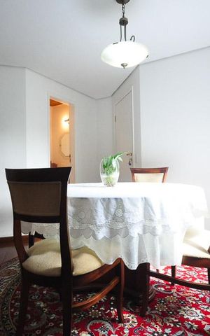 Apartamento à venda com 96m², 2 quartos e 2 vagasmesa de jantar