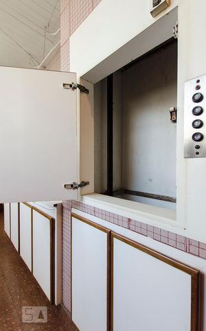 Apartamento à venda com 369m², 4 quartos e 4 vagas Apartamento à venda com 369m², 4 quartos e 4 vagasElevador de carga que passa entre os 3 andares