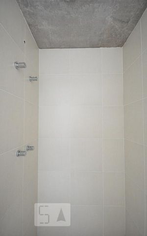 Studio para alugar com 32m², 1 quarto e 1 vagadetalhe do banheiro