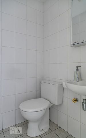 Apartamento à venda com 98m², 3 quartos e 2 vagas Apartamento à venda com 98m², 3 quartos e 2 vagasBanheiro de serviço