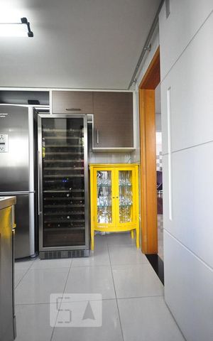 Apartamento para alugar com 180m², 3 quartos e 4 vagascozinha