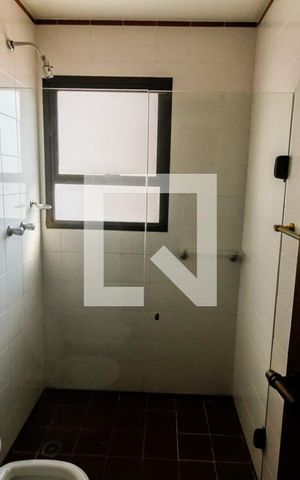 Apartamento à venda com 175m², 3 quartos e 4 vagas Apartamento à venda com 175m², 3 quartos e 4 vagasBanheiro da Suíte 1