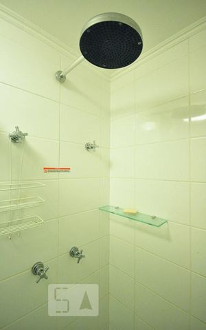 Apartamento para alugar com 74m², 2 quartos e 2 vagasdetalhe do banheiro suíte 