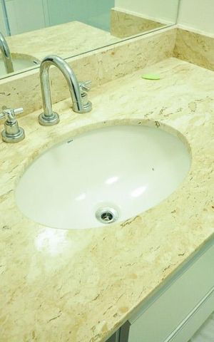 Apartamento para alugar com 74m², 2 quartos e 2 vagasdetalhe do banheiro suíte 