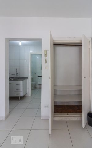 Studio para alugar com 34m², 1 quarto e sem vaga Studio para alugar com 34m², 1 quarto e sem vagaKitnet