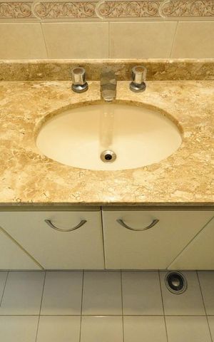 Apartamento à venda com 86m², 3 quartos e 2 vagasDetalhe do banheiro