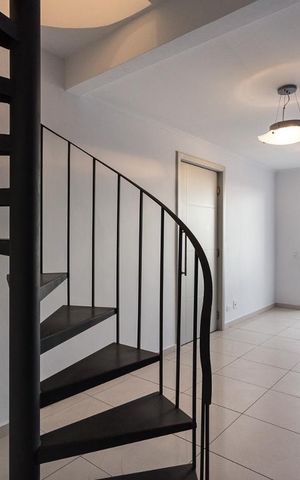 Apartamento à venda com 130m², 2 quartos e 2 vagas Apartamento à venda com 130m², 2 quartos e 2 vagasSala