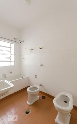 Apartamento para alugar com 100m², 2 quartos e sem vagaBanheiro
