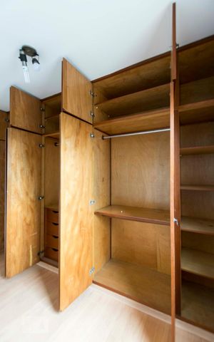 Apartamento para alugar com 55m², 2 quartos e 1 vagaQuarto 1 (Armários)