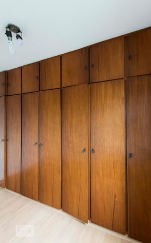 Apartamento para alugar com 55m², 2 quartos e 1 vagaQuarto 1 (Armários)