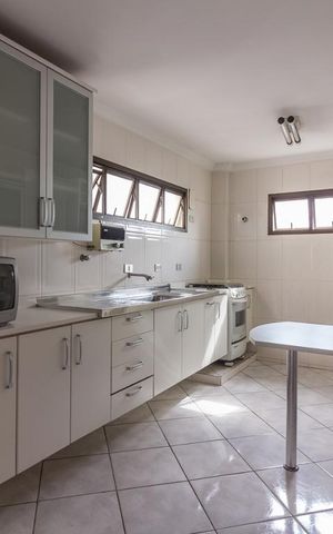 Apartamento à venda com 140m², 2 quartos e 2 vagas Apartamento à venda com 140m², 2 quartos e 2 vagasCozinha