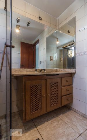 Apartamento à venda com 140m², 2 quartos e 2 vagas Apartamento à venda com 140m², 2 quartos e 2 vagasBanheiro da Suite 1
