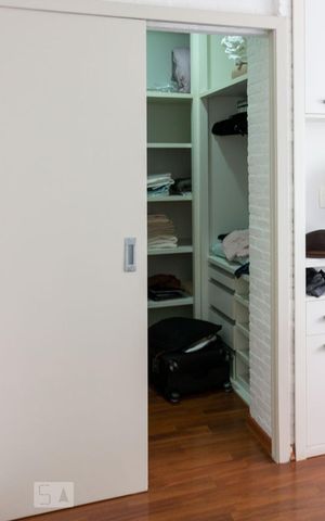 Apartamento à venda com 77m², 1 quarto e sem vagaCloset