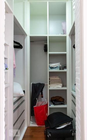 Apartamento à venda com 77m², 1 quarto e sem vagaCloset