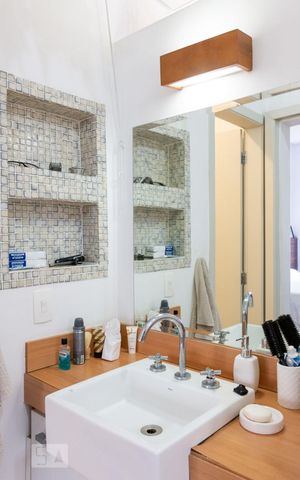 Apartamento à venda com 77m², 1 quarto e sem vagaEspelho