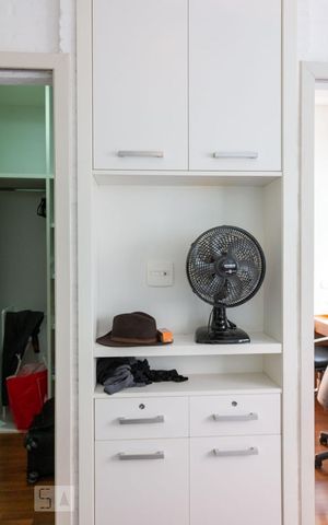 Apartamento à venda com 77m², 1 quarto e sem vagaArmário