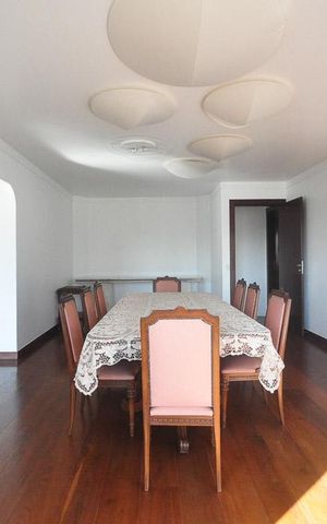 Apartamento à venda com 415m², 4 quartos e 4 vagasmesa de jantar