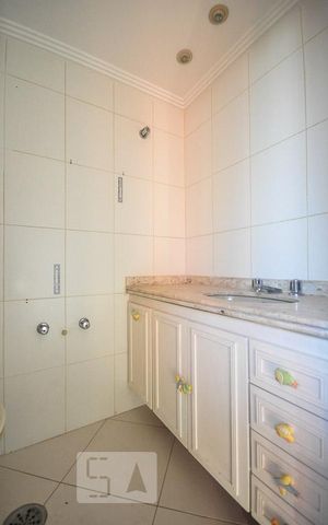 Apartamento à venda com 220m², 4 quartos e 2 vagasbanheiro suíte 2