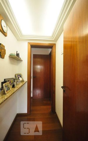 Apartamento à venda com 213m², 4 quartos e 3 vagascorredor