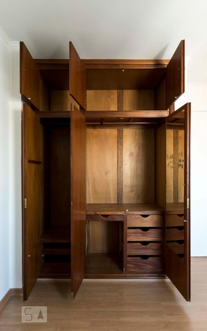 Apartamento para alugar com 101m², 3 quartos e 2 vagasQuarto 1 (Armários)