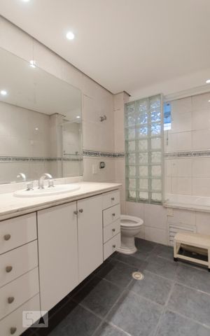 Apartamento à venda com 210m², 3 quartos e 2 vagasBanheiro