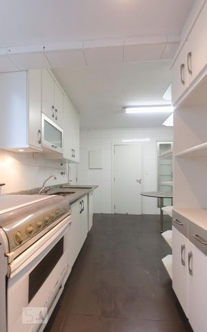 Apartamento à venda com 210m², 3 quartos e 2 vagasCozinha