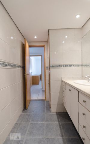 Apartamento à venda com 210m², 3 quartos e 2 vagasBanheiro
