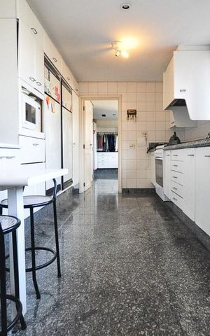 Apartamento à venda com 380m², 4 quartos e 6 vagascozinha