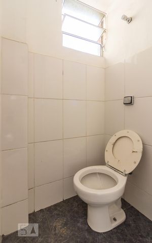 Apartamento para alugar com 85m², 2 quartos e sem vaga Apartamento para alugar com 85m², 2 quartos e sem vagaBanheiro de serviço