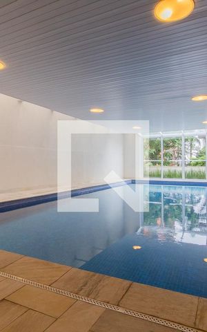 Apartamento à venda com 270m², 4 quartos e 4 vagas Apartamento à venda com 270m², 4 quartos e 4 vagasÁrea comum - Piscina