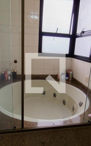 Apartamento à venda com 270m², 4 quartos e 4 vagas Apartamento à venda com 270m², 4 quartos e 4 vagasBanheiro da Suíte Master