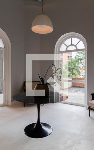 Apartamento à venda com 270m², 4 quartos e 4 vagas Apartamento à venda com 270m², 4 quartos e 4 vagasHall social