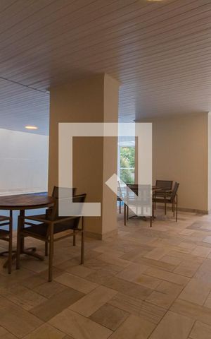 Apartamento à venda com 270m², 4 quartos e 4 vagas Apartamento à venda com 270m², 4 quartos e 4 vagasÁrea comum - Piscina