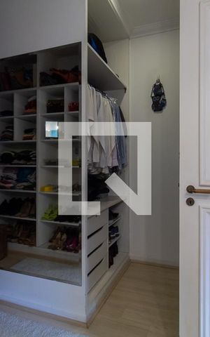 Apartamento à venda com 270m², 4 quartos e 4 vagas Apartamento à venda com 270m², 4 quartos e 4 vagasCloset