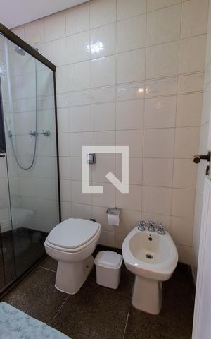 Apartamento à venda com 270m², 4 quartos e 4 vagas Apartamento à venda com 270m², 4 quartos e 4 vagasBanheiro da Suíte Master