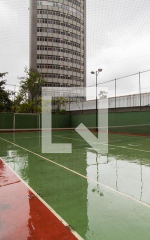 Apartamento à venda com 270m², 4 quartos e 4 vagas Apartamento à venda com 270m², 4 quartos e 4 vagasQuadra