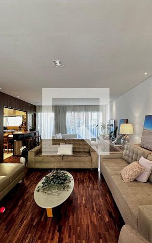 Casa de condomínio à venda com 399m², 4 quartos e 5 vagas Casa de condomínio à venda com 399m², 4 quartos e 5 vagasSala