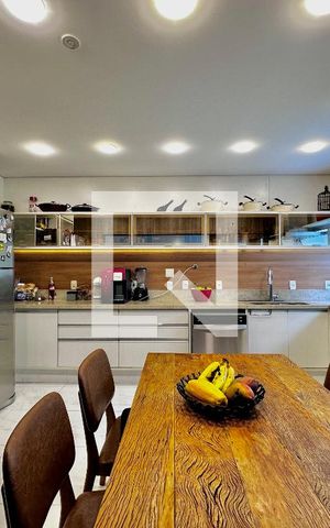 Casa de condomínio à venda com 399m², 4 quartos e 5 vagas Casa de condomínio à venda com 399m², 4 quartos e 5 vagasCozinha