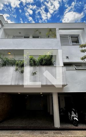 Casa de condomínio à venda com 399m², 4 quartos e 5 vagas Casa de condomínio à venda com 399m², 4 quartos e 5 vagasFachada Casa