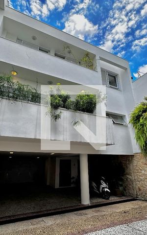 Casa de condomínio à venda com 399m², 4 quartos e 5 vagas Casa de condomínio à venda com 399m², 4 quartos e 5 vagasFachada Casa