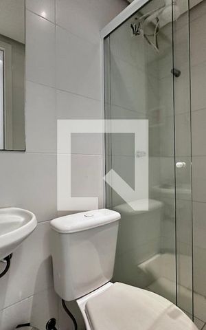 Casa de condomínio à venda com 399m², 4 quartos e 5 vagas Casa de condomínio à venda com 399m², 4 quartos e 5 vagasBanheiro de Serviço