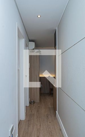 Casa de condomínio à venda com 399m², 4 quartos e 5 vagas Casa de condomínio à venda com 399m², 4 quartos e 5 vagasCorredor Suítes