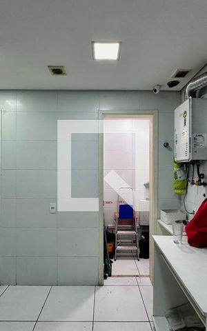 Casa de condomínio à venda com 399m², 4 quartos e 5 vagas Casa de condomínio à venda com 399m², 4 quartos e 5 vagasÁrea de Serviço