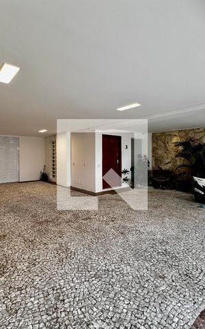 Casa de condomínio à venda com 399m², 4 quartos e 5 vagas Casa de condomínio à venda com 399m², 4 quartos e 5 vagasÁrea Externa