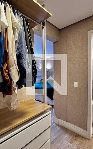 Casa de condomínio à venda com 399m², 4 quartos e 5 vagas Casa de condomínio à venda com 399m², 4 quartos e 5 vagasCloset Suíte 1