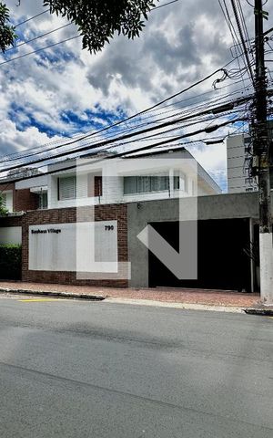 Casa de condomínio à venda com 399m², 4 quartos e 5 vagas Casa de condomínio à venda com 399m², 4 quartos e 5 vagasFachada Condomínio