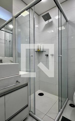 Casa de condomínio à venda com 399m², 4 quartos e 5 vagas Casa de condomínio à venda com 399m², 4 quartos e 5 vagasBanheiro Suíte 2