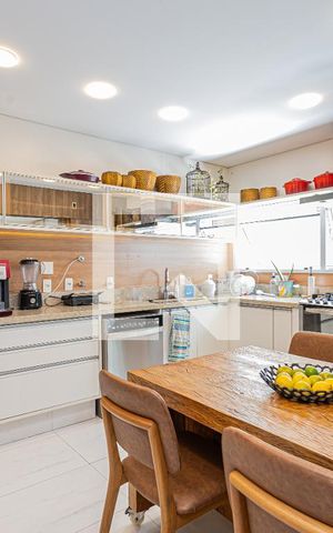 Casa de condomínio à venda com 399m², 4 quartos e 5 vagas Casa de condomínio à venda com 399m², 4 quartos e 5 vagasCozinha