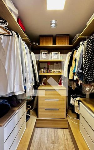 Casa de condomínio à venda com 399m², 4 quartos e 5 vagas Casa de condomínio à venda com 399m², 4 quartos e 5 vagasCloset Suíte 1