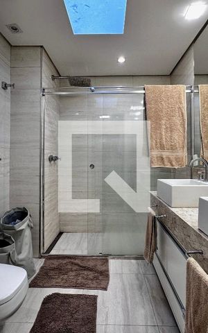 Casa de condomínio à venda com 399m², 4 quartos e 5 vagas Casa de condomínio à venda com 399m², 4 quartos e 5 vagasBanheiro Suíte 1